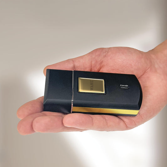 Wahl Travel Shaver Gold Edition Afeitadora eléctrica sin cable y recargable para hombre, óptimo para viajar, para cortar el pelo y la barba, compacta y portátil, Oro