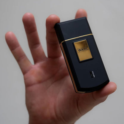 Wahl Travel Shaver Gold Edition Afeitadora eléctrica sin cable y recargable para hombre, óptimo para viajar, para cortar el pelo y la barba, compacta y portátil, Oro