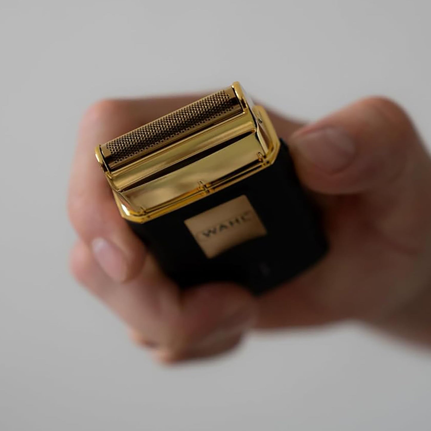 Wahl Travel Shaver Gold Edition Afeitadora eléctrica sin cable y recargable para hombre, óptimo para viajar, para cortar el pelo y la barba, compacta y portátil, Oro